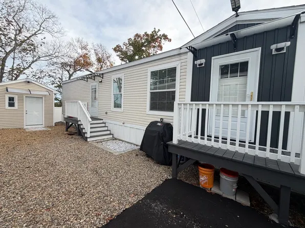 103 Newbury St Trailer 17, Danvers, MA 01923