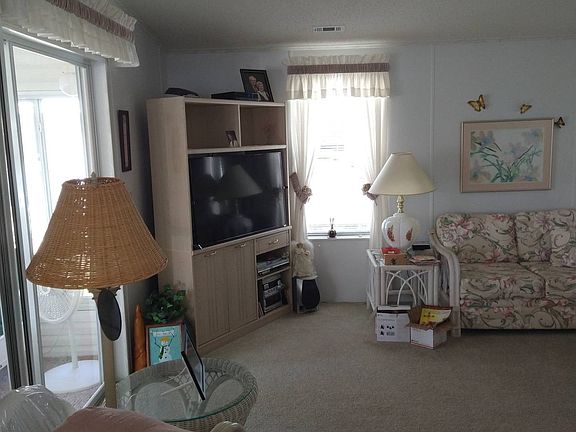 5th image of 506 W Noble Ave #127