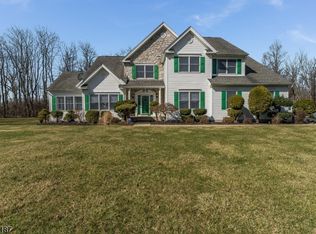 101 Bradford Ln, Bloomsbury, NJ 08804