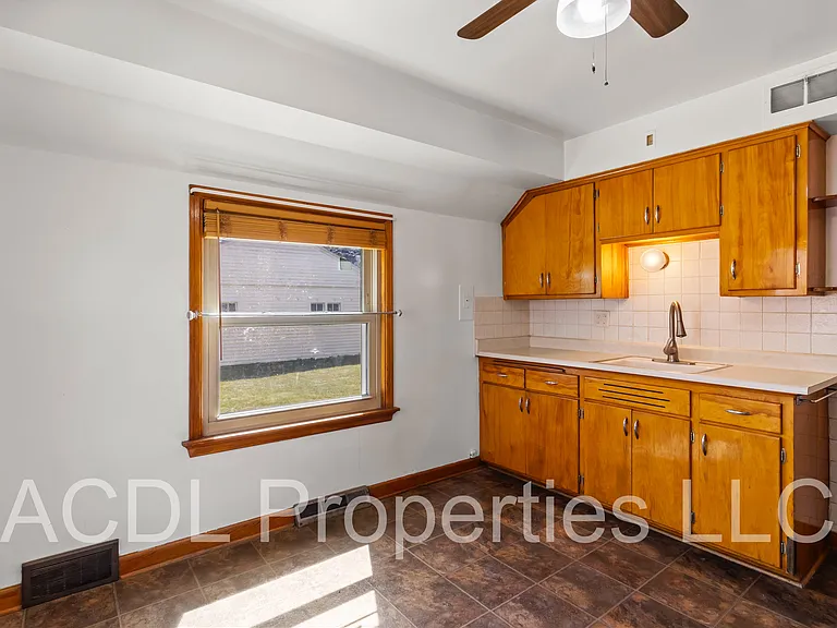 8215 W Burleigh St — Photo 3
