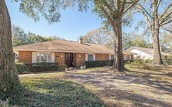 3rd image of 433 Melissa Dr