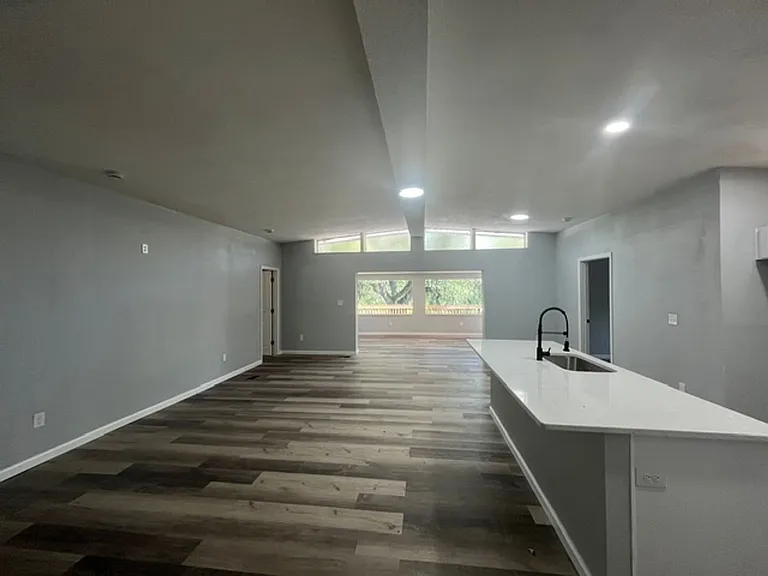 3498 Riverdale Dr — Photo 9