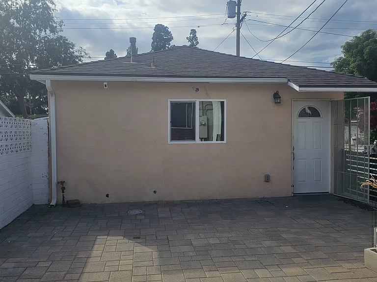 827 N Glendale Ave — Photo 1