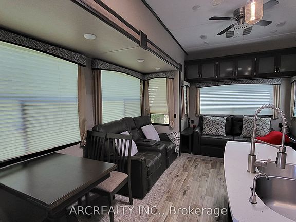 3rd image of 69 Horseshoe Cir