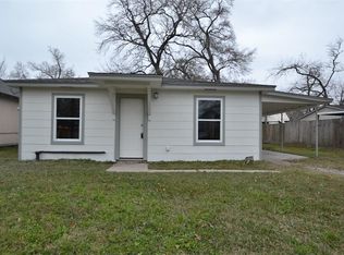 604 Clear Lake Rd, Highlands, TX 77562