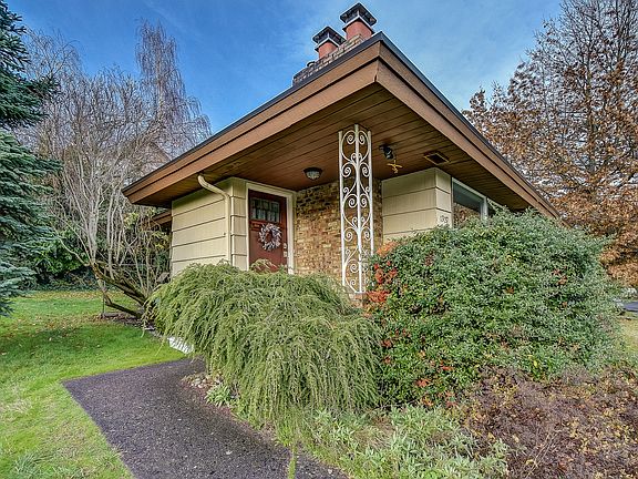 3rd image of 1327 102nd Ave NE