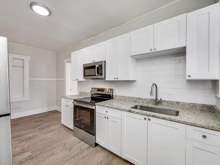 310 E Lambright St — Photo 17
