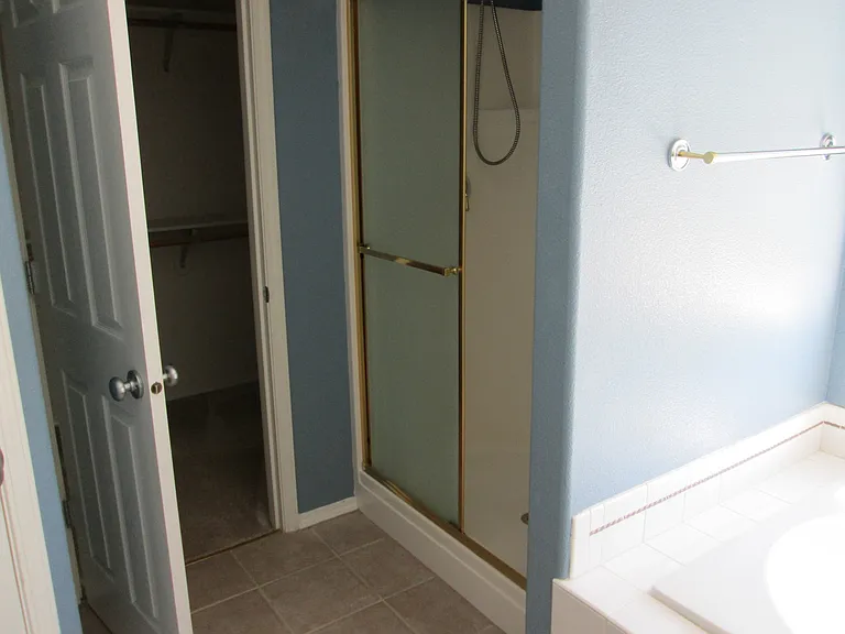 12540 NW Brimpton Ct — Photo 18