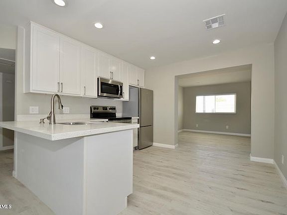 5th image of 2443 E Don Carlos Ave