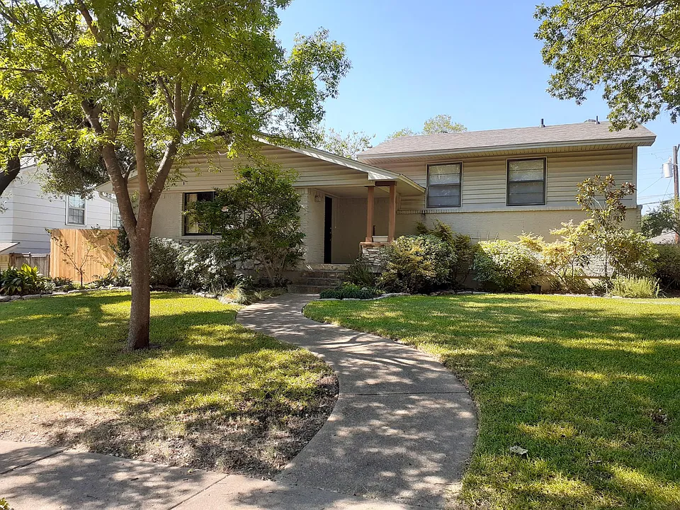 9829 Estate Ln