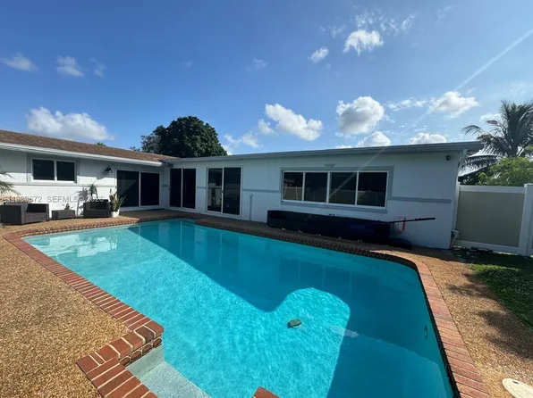 4861 NW 7th St, Plantation, FL 33317