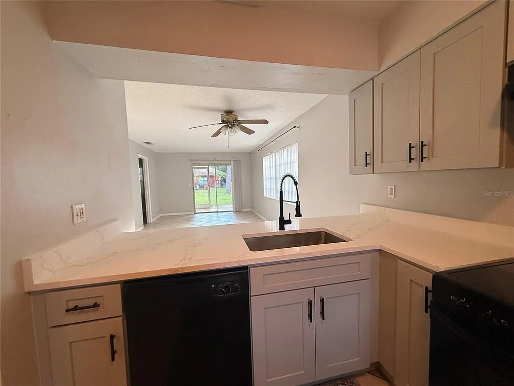 2 bed, 2.0 bath, 970 sqft, $1,995 — Photo 4