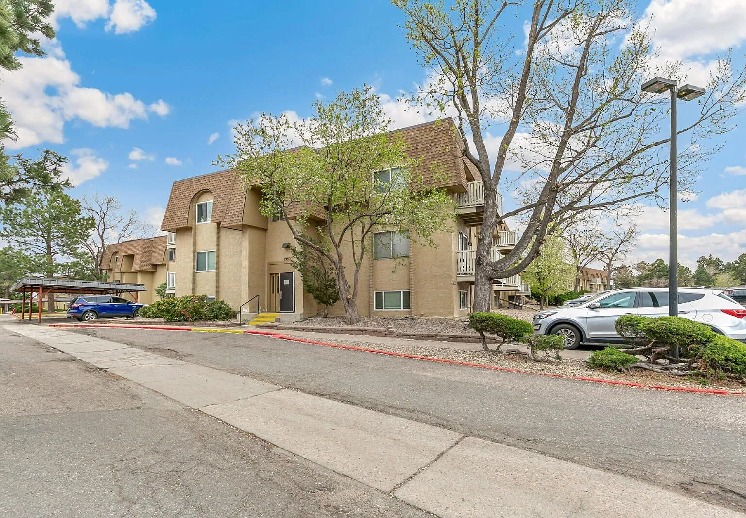 2 bed, 1.5 bath, 967 sqft, $1,625 — Photo 2