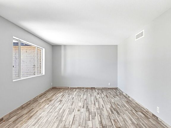 5th image of 1129 N Wedgewood Cir APT B
