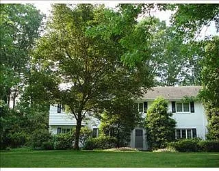 111 Greenwood Rd photo 1