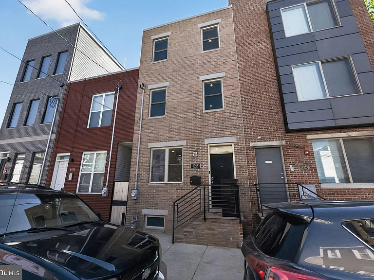 1923 S 6th St — Photo 1