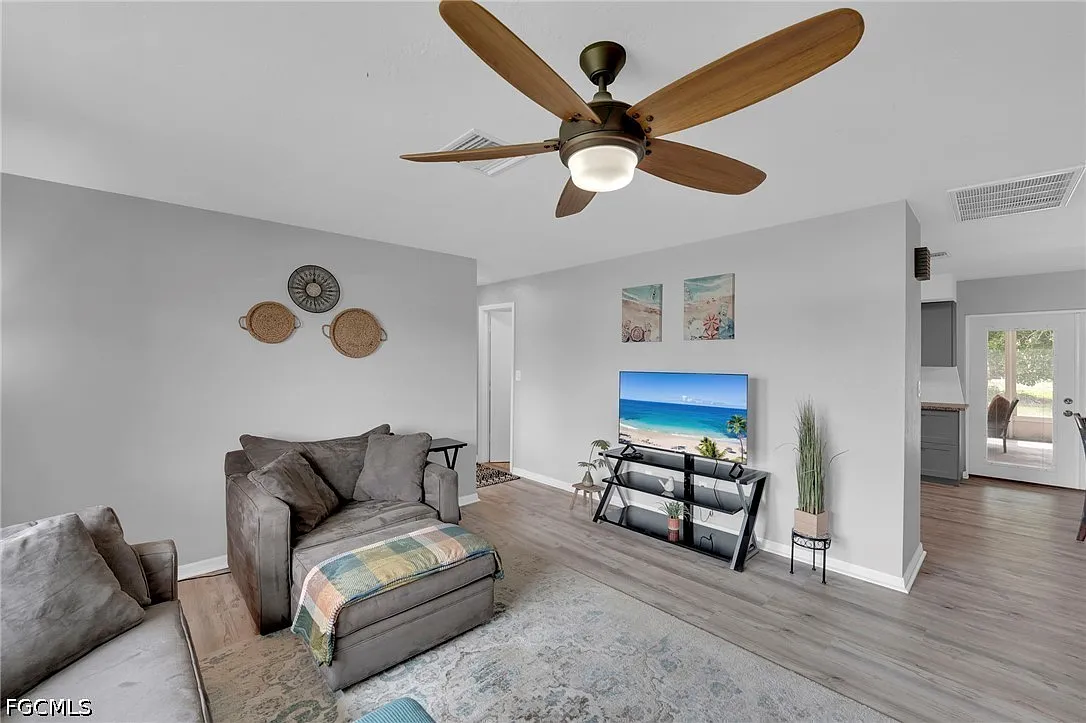 2 bed, 2.0 bath, 1340 sqft, $1,900 — Photo 3