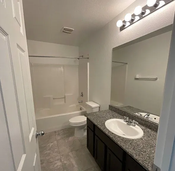 1051 Admiral Emblem St — Photo 14
