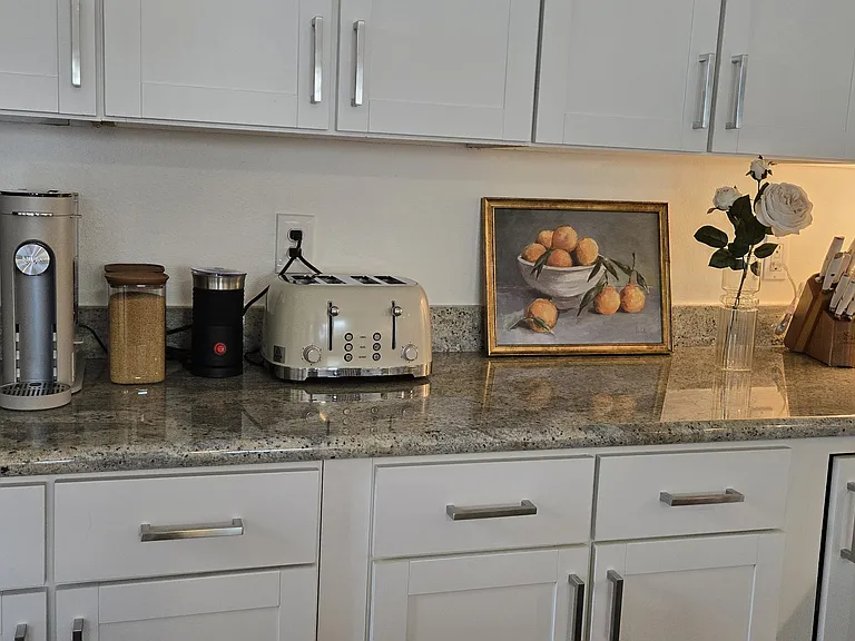 Kitchen, full of amenities