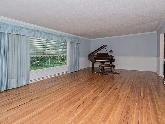 4th image of 6968 Gates Mills Blvd
