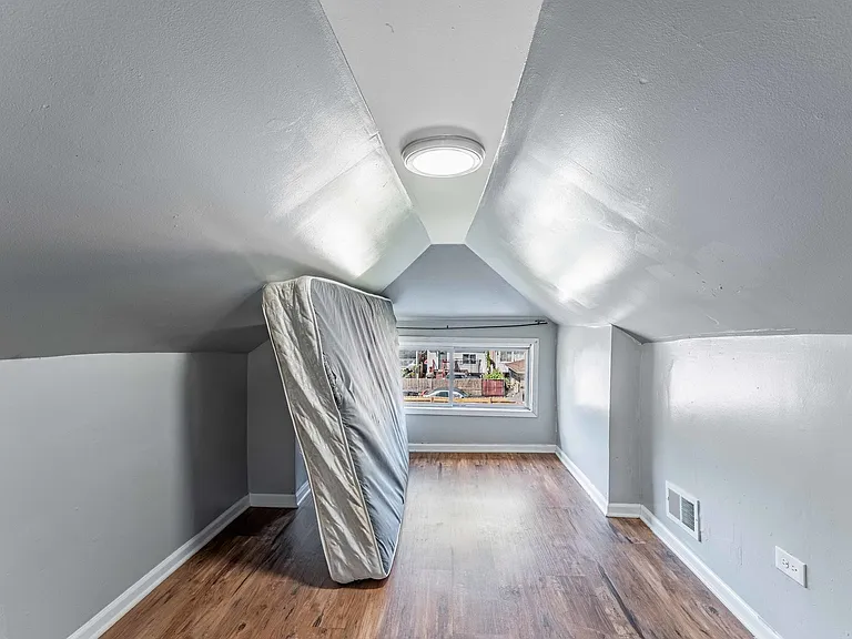 7008 S Oakley Ave — Photo 20