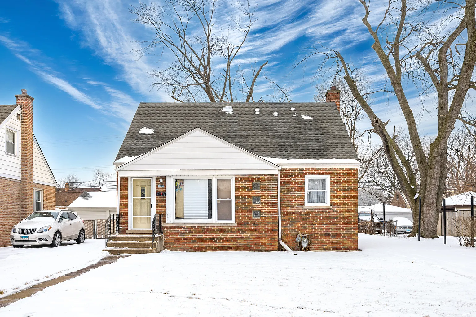 1527 Wentworth Ave photo 1