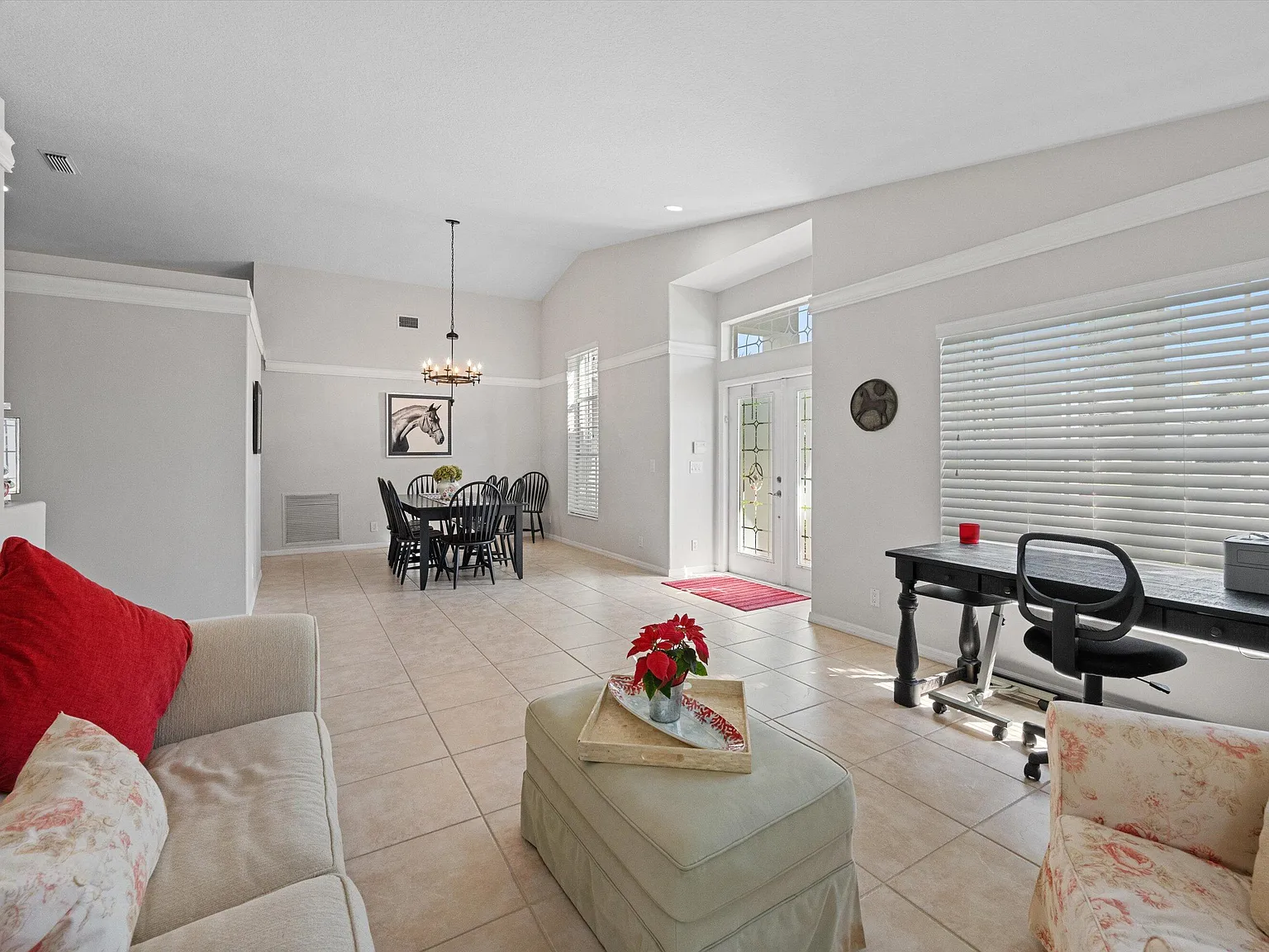 4 bed, 2.0 bath, 2282 sqft, $3,400 — Photo 4
