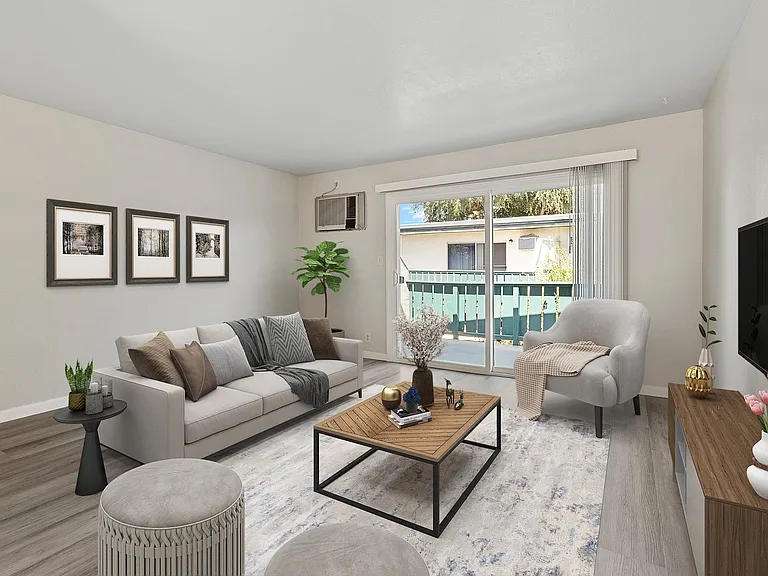 Whispering Oaks Apartments — Photo 4