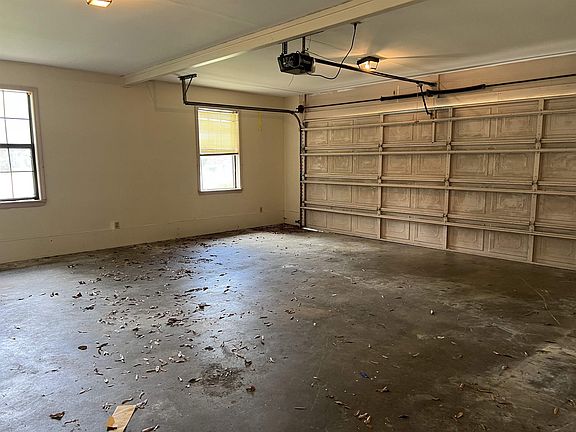 5th image of 242 Woodside Ln