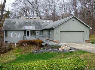 8219 Deerwood Rd, Clarkston, MI 48348
