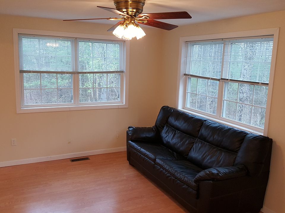 1st image of 3 Woodbine Dr