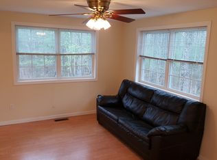 3 Woodbine Dr, Londonderry, NH 03053