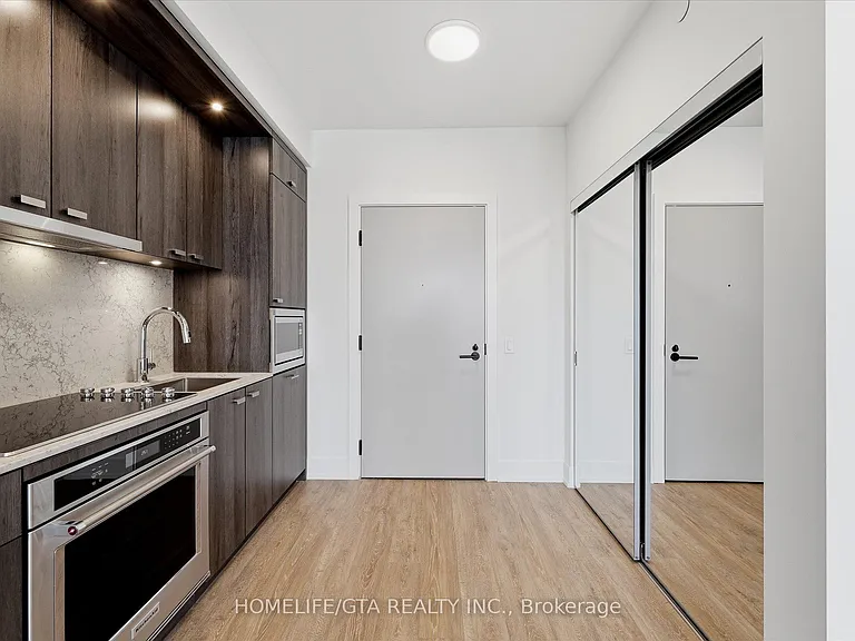 858 Dupont St #802 — Photo 8
