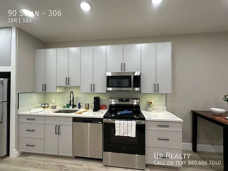 90 N Swan St #306 — Photo 53
