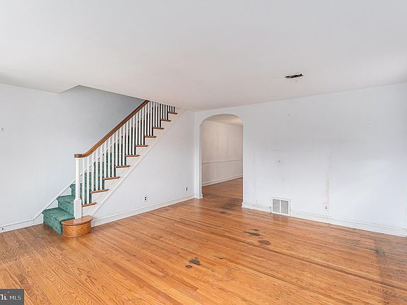 5th image of 1823 Oakmont St