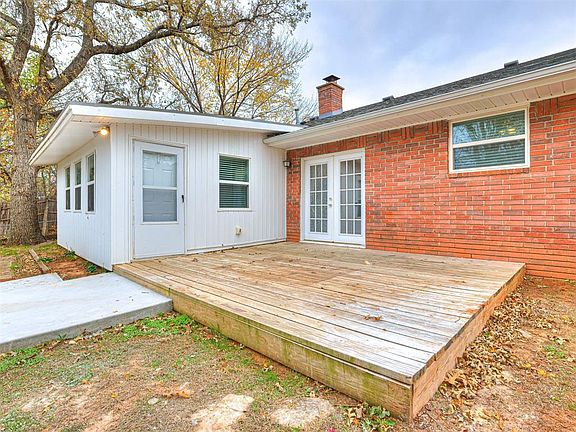 3rd image of 305 Woodside Dr