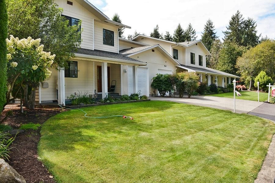 1st image of 814 34th Ave NW