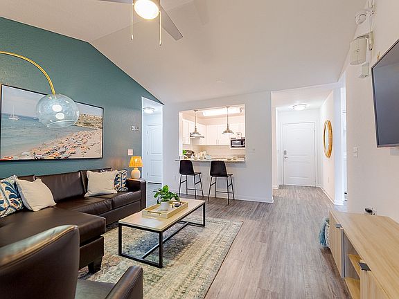 4th image of 1601 SW 51st Ter #2-6692