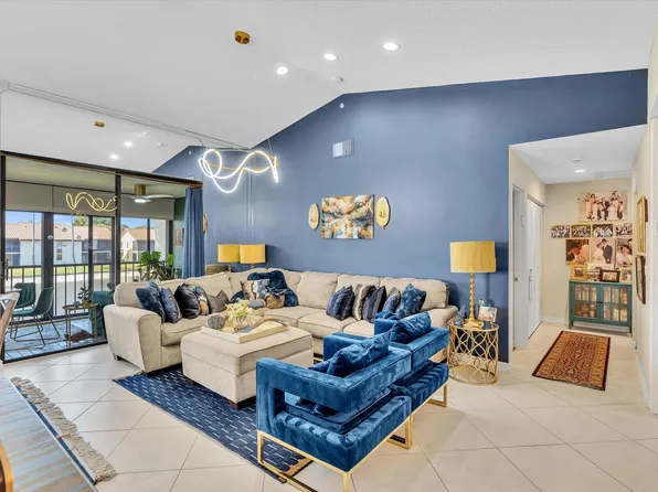 10215 N Circle Lake Drive #201, Boynton Beach, FL 33437