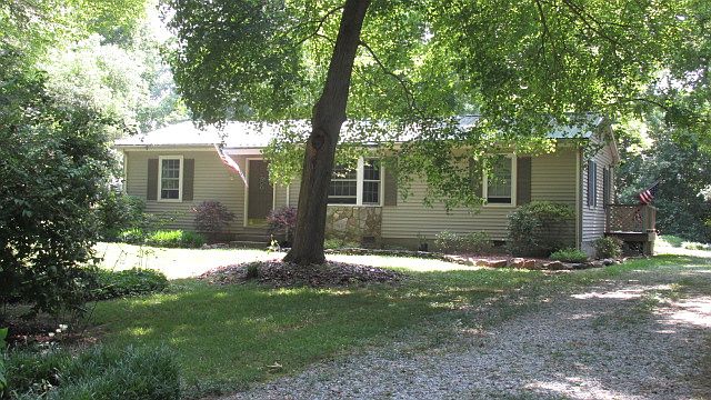 1st image of 325 Garden Ln
