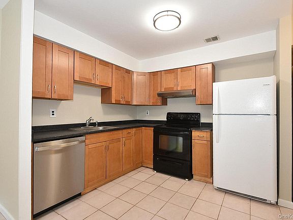 4th image of 211 Springmeadow Drive #J