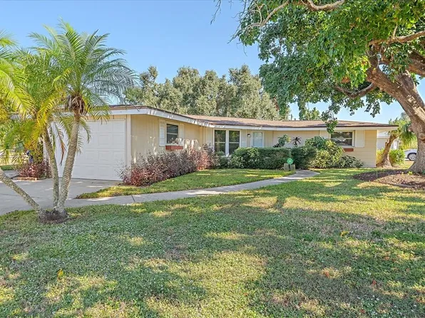 3715 Mundy Ridge Dr, Sarasota, FL 34233
