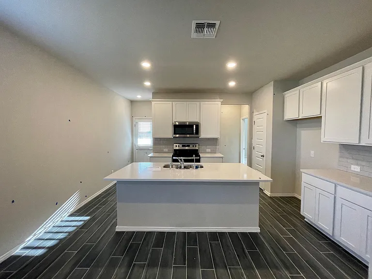 2445 Ayers Dr — Photo 6