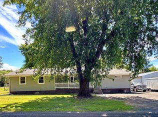 216 N H St, Albion, WA 99102