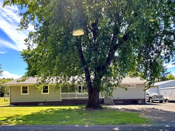 216 N H St, Albion, WA 99102