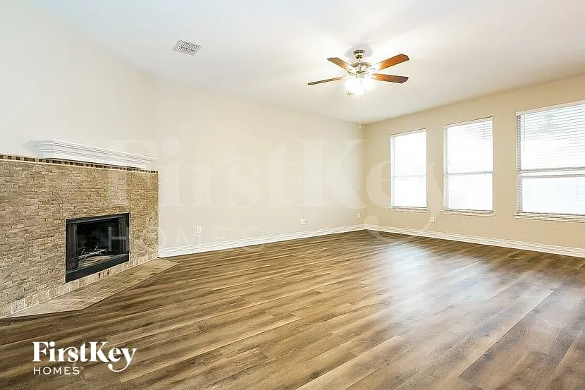 5 bed, 3.0 bath, 3107 sqft, $2,715 — Photo 3
