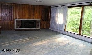 4th image of 142 Smithfield St