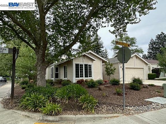 2nd image of 498 Freitas Rd
