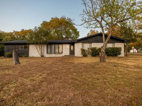 142 Edwards Dr, Bowie, TX 76230