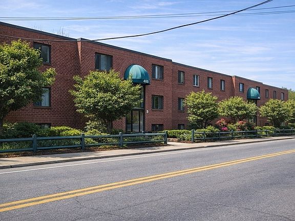 5th image of 476 Riverside Dr APT 204
